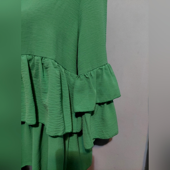Green Ruffled Layer Top size Large - Picture 3 of 5